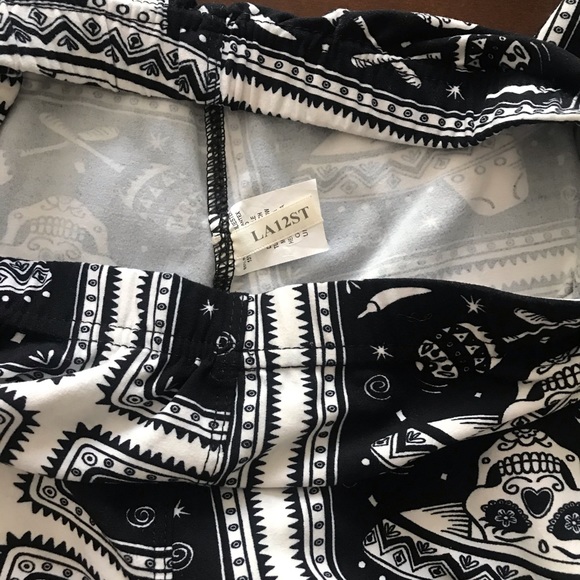 Fun women’s leggings! - Picture 3 of 4